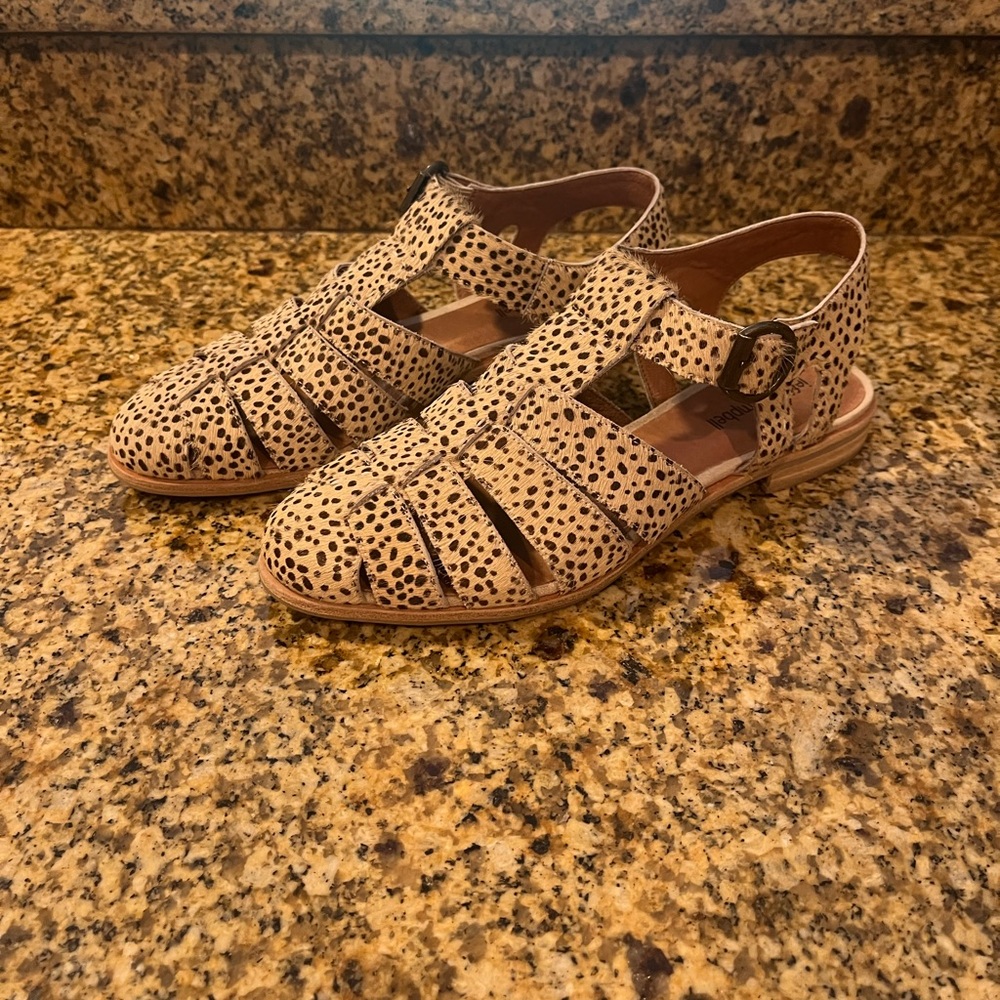 Jeffrey Campbell Angora Calf Hair Cheetah or Leopard Flats Sandals Size 7